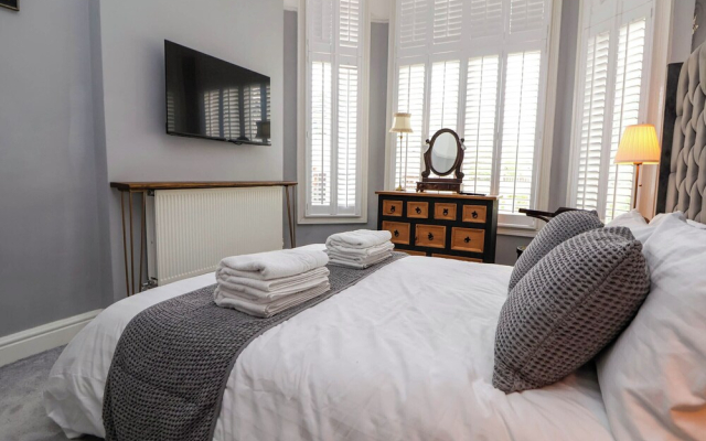 Ismay Lounge Apartment- Titanic Interest