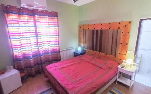 Inn Seventies Cheap & Chic