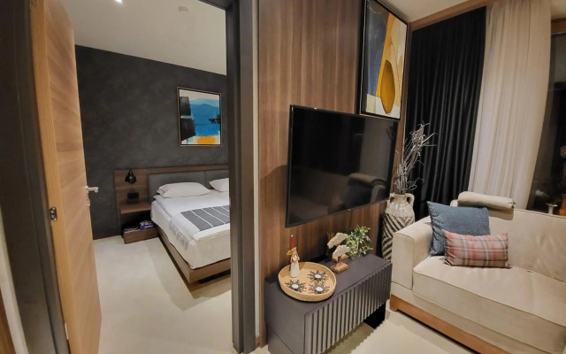Woodside 430 Apartment