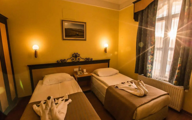 Tassaray Hotel