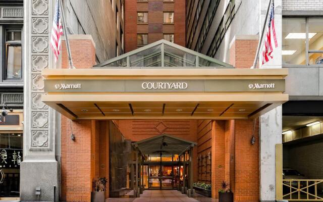 Отель Courtyard by Marriott New York Manhattan/Times Square вид на фасад