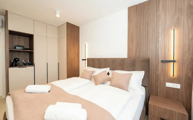 Bumblebee apartments & rooms with pool
