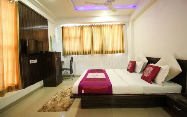 OYO 5122 Hotel Midway Residency