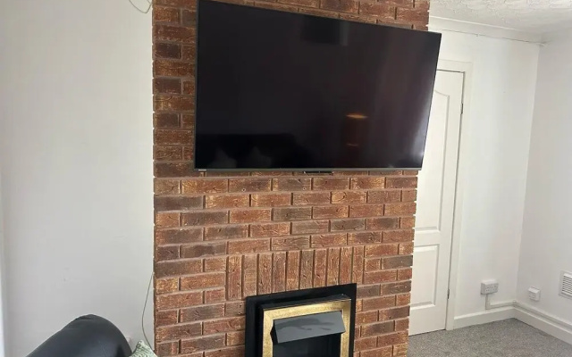 Family & Group Stay 3 Bedroom Swansea Home