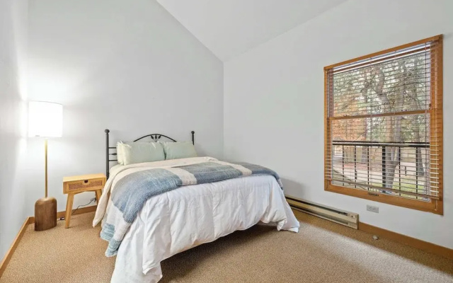 Scenic 1 Bedroom W/loft at Mount Bachelor Resort!