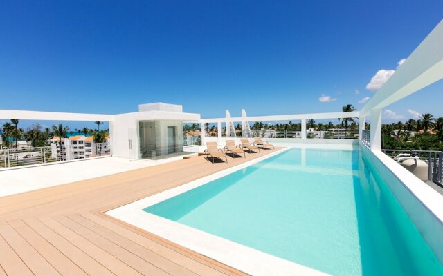 Ducassi Suites Rooftop Pool Beach Club & Spa 1