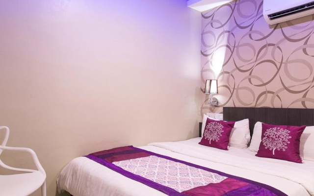 Hotel Q Inn by OYO