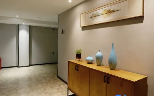 Qianyi Hotel (Beiliu Wanda Plaza Branch)