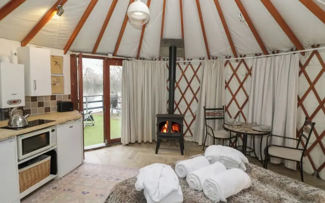 The Lakeside Yurt