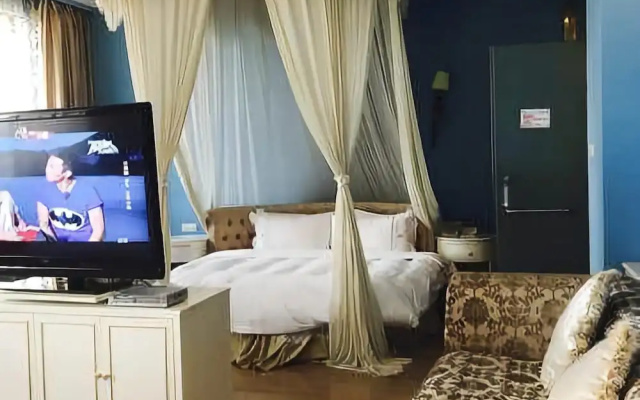 Royal Hotel