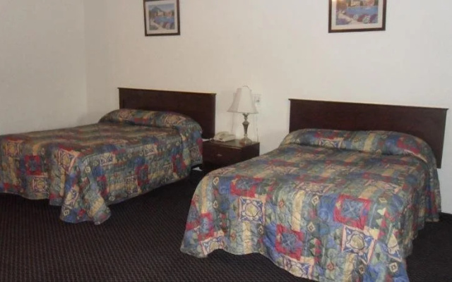 Deluxe Inn Palacios