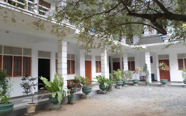 Hotel senora kataragama вид на фасад