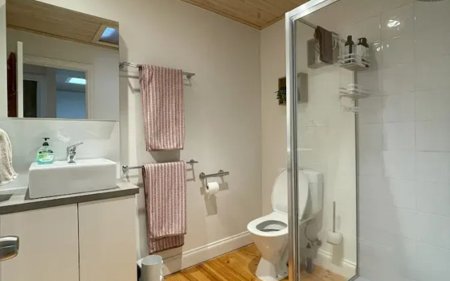 Central Lorne Retreat Quality Home Near Beach Town