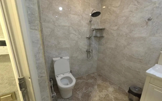 Eleon Hotel