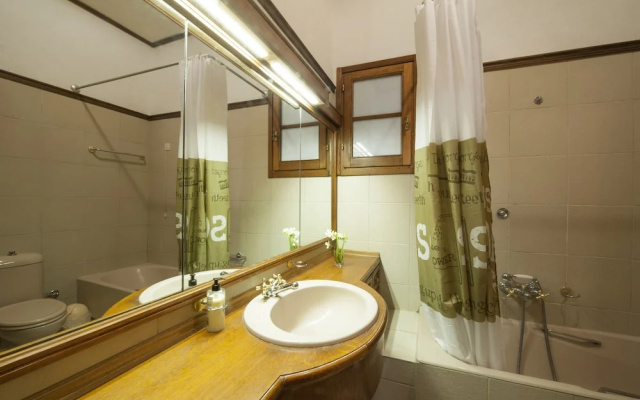 The Fountainhead Historic Chalet by JJ