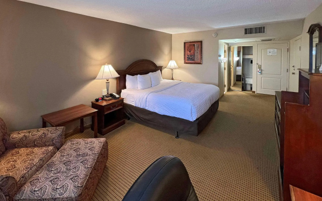 Clarion Inn Garden City