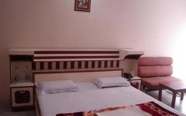 Pamposh Guest House
