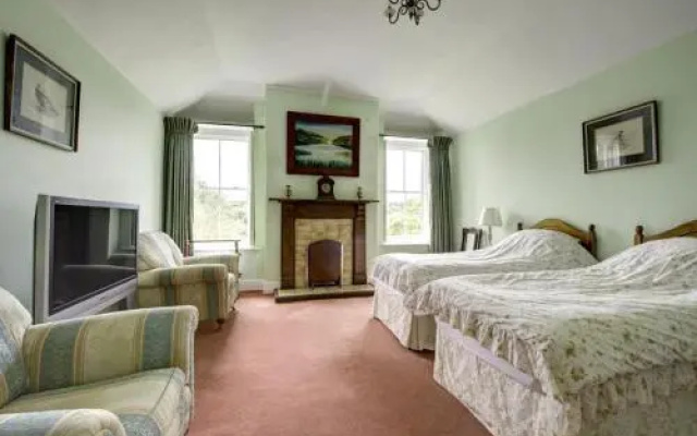 Clynderwen House