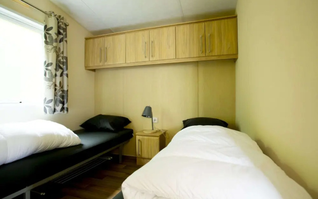 Lodge in Duinhoeve Near Dunes & Playground