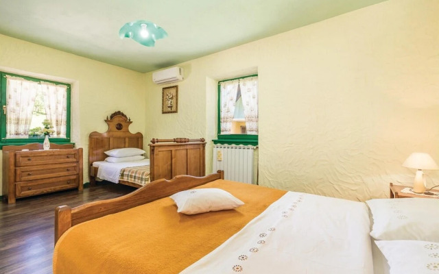Awesome Home in Otocac with WiFi, 2 Bedrooms & Hot Tub