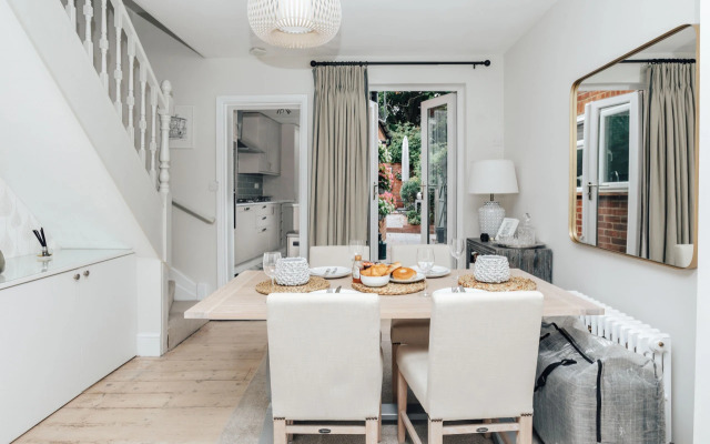 The Dragonfly - Central 2 bedroom house