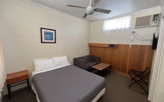 Glossop Motel