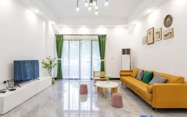 Guangzhou Xiaojun Wenquan Homestay (Mingyue Shanxi Avenue)