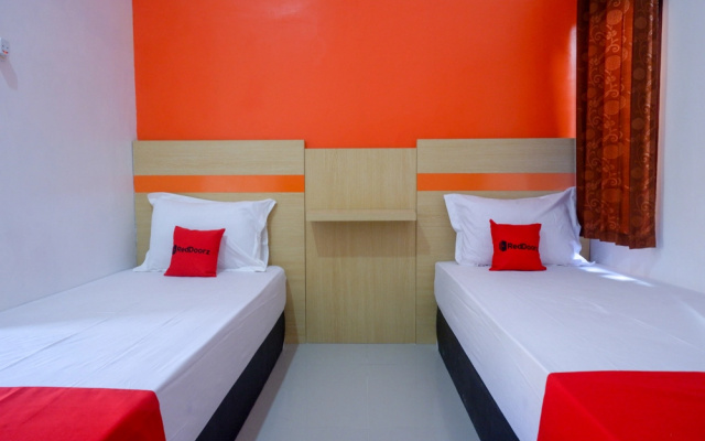 RedDoorz Syariah Near Alun Alun Kota Rembang
