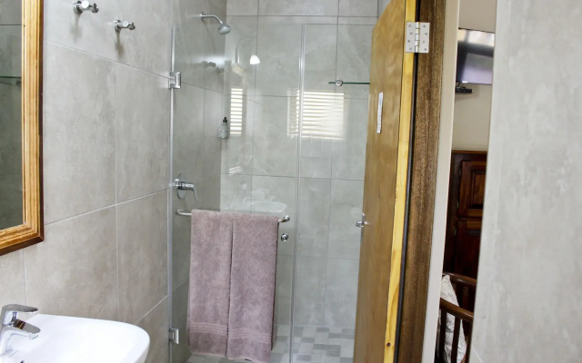 17 on Bird Guest House