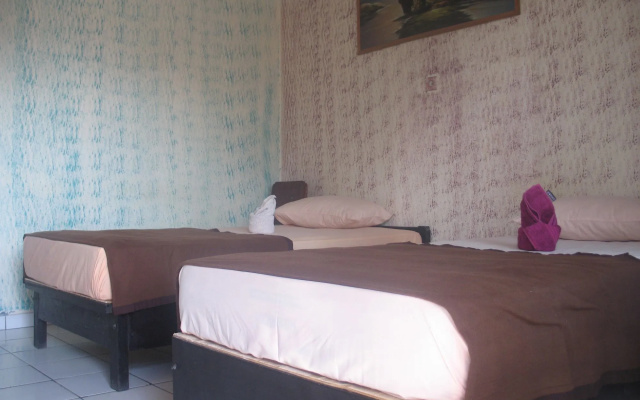 Lovina Central Hostel