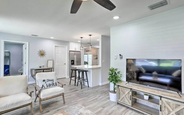 Breezy Largo Getaway - 5 Minutes to Beach!