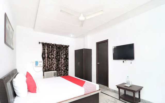 OYO 14985 Hotel S K