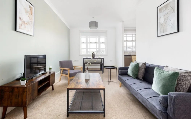 Beautiful Canal-Side Apartment in Islington