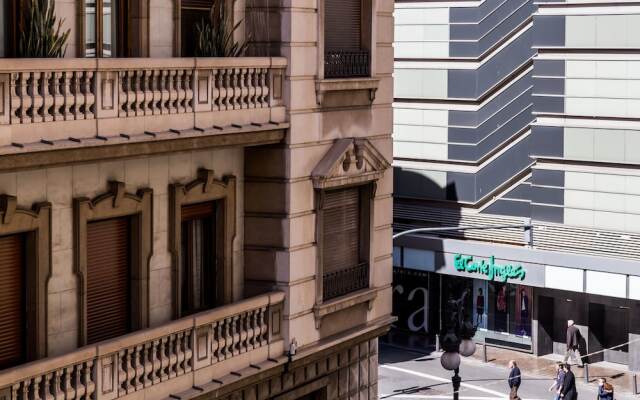Отель Apartamento Travel Habitat Eixample вид на фасад