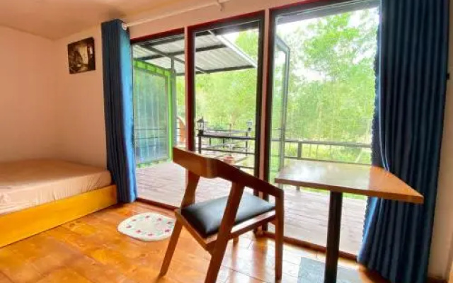 Cat Ba Love House