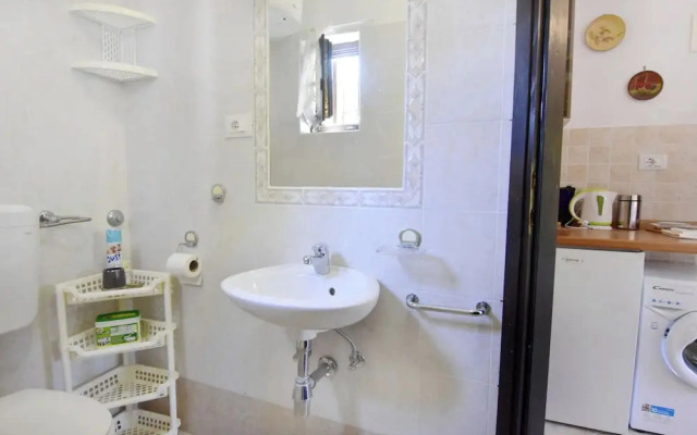 Cozy Studio With Garden Terrace in Zambratija
