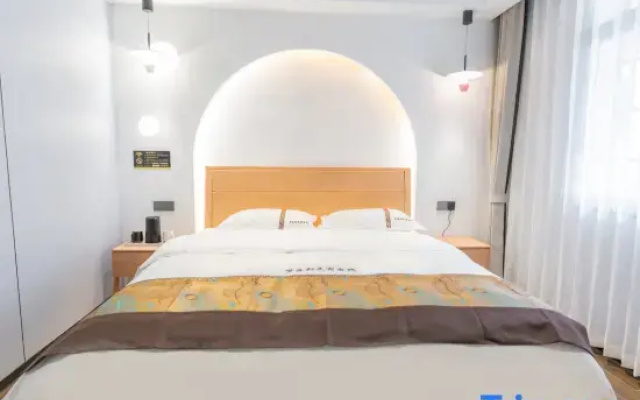 Mengtingxuan | Serene Stay ・ Jing She Elegant Residence (72 Wonder Tower Zhangjiajie West Station)