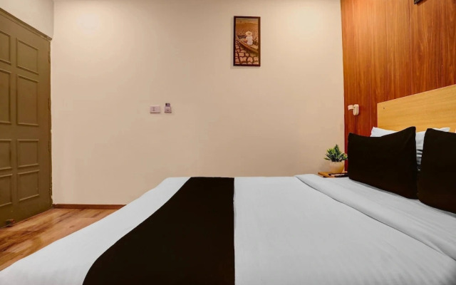 Townhouse Mumfordganj APS Inn