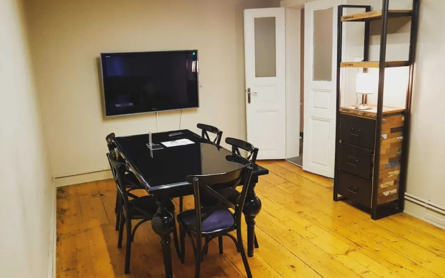 Historical Apartment Galata Tower and Sea View