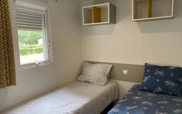 Chalet Near Antwerp With Pool Access