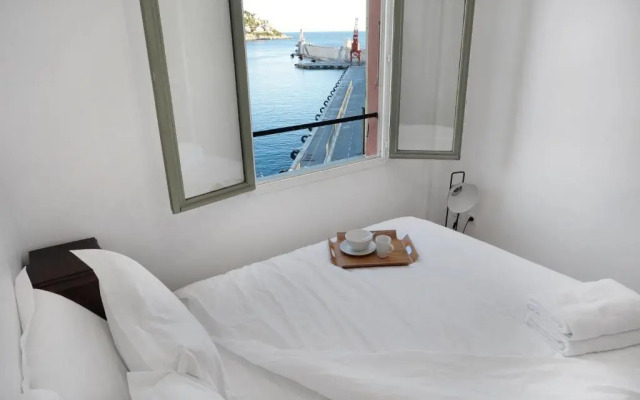 Waterfront panoramic sea view, balcony, AC