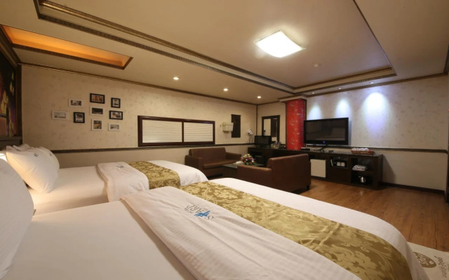 Sharp Hotel