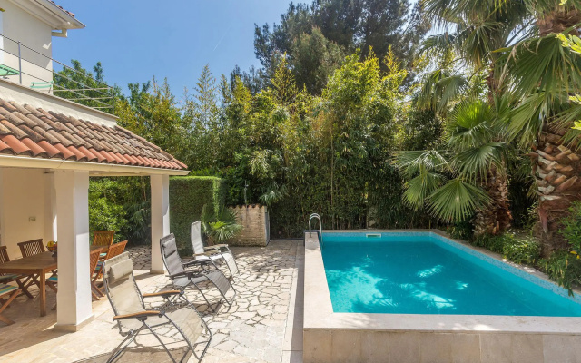 Delux Apartment in Pula with Swimming Pool