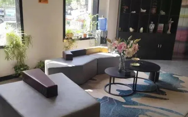 IU Hotel (Shijiazhuang South 2nd Ring Huihua College Branch)