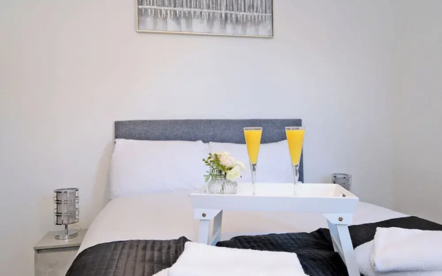 Orange Apartments - Belgrave Mansions