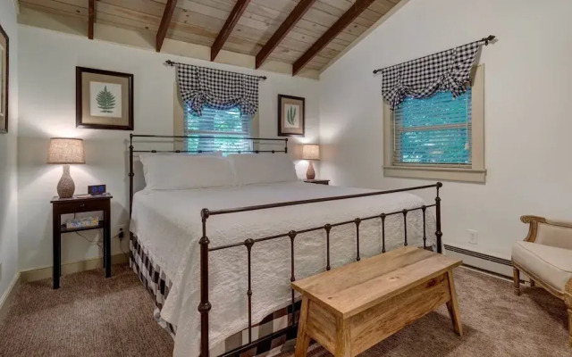 Mountain Laurel Tree House