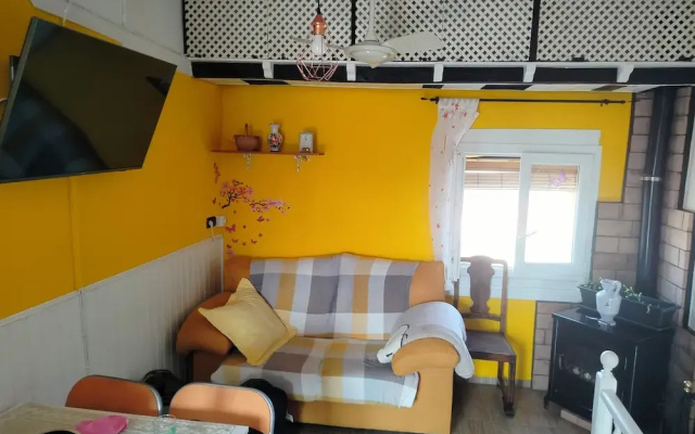 2 Bed Flat - Sleeps 4 - Parking - Wifi