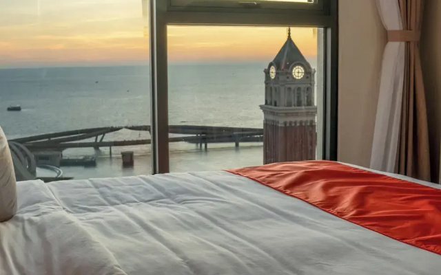 Hillside Sunset Apartment