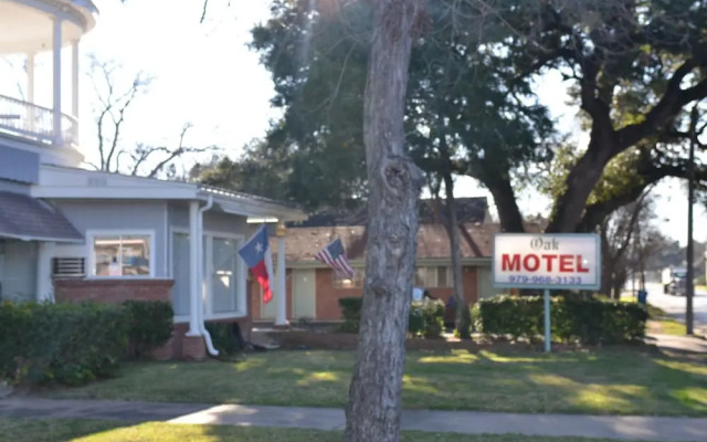 The Oak Motel