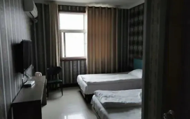 Mengzhou Longsheng Hotel